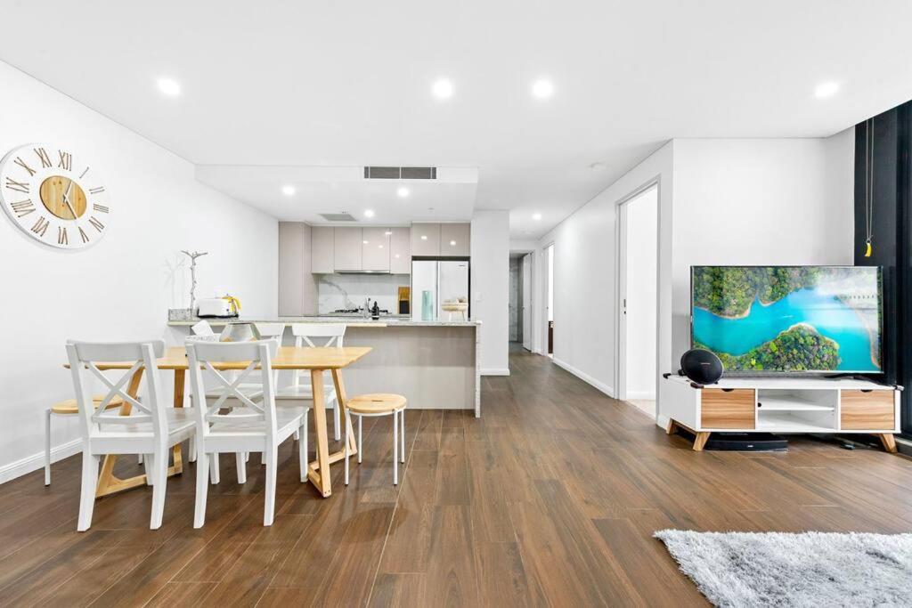 Four Bedroom Apartment With Facilities In Olympic Park 悉尼 外观 照片