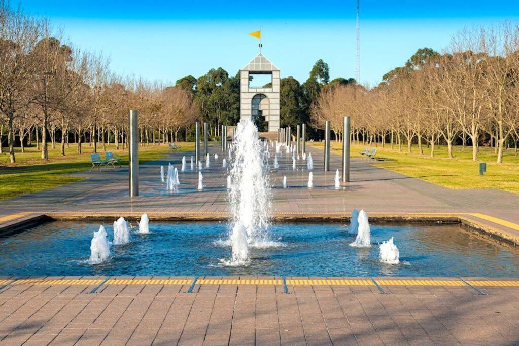 Four Bedroom Apartment With Facilities In Olympic Park 悉尼 外观 照片