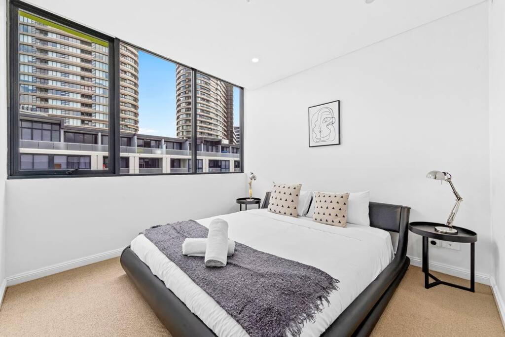 Four Bedroom Apartment With Facilities In Olympic Park 悉尼 外观 照片