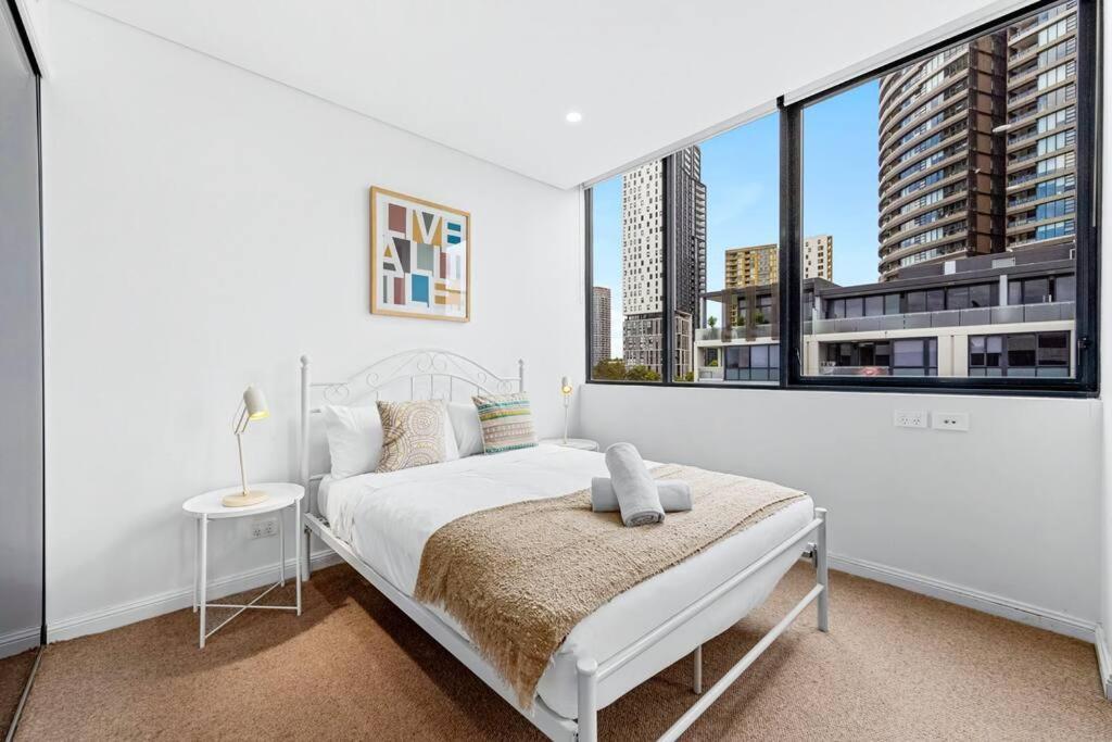 Four Bedroom Apartment With Facilities In Olympic Park 悉尼 外观 照片