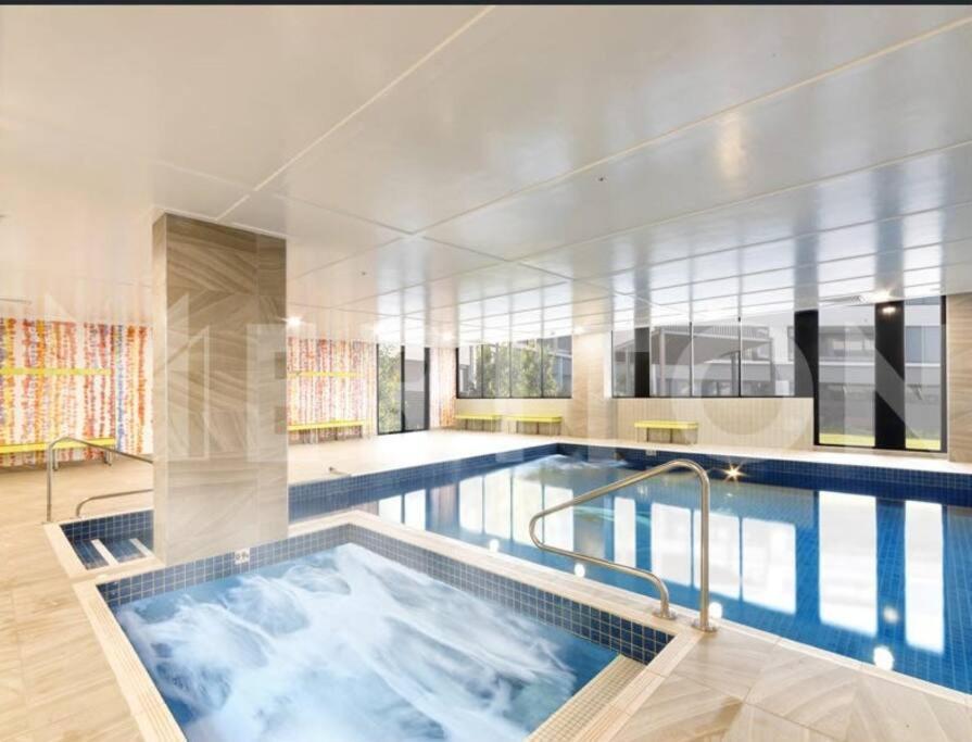 Four Bedroom Apartment With Facilities In Olympic Park 悉尼 外观 照片
