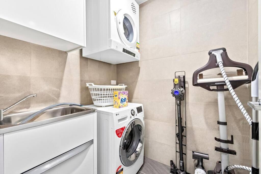 Four Bedroom Apartment With Facilities In Olympic Park 悉尼 外观 照片